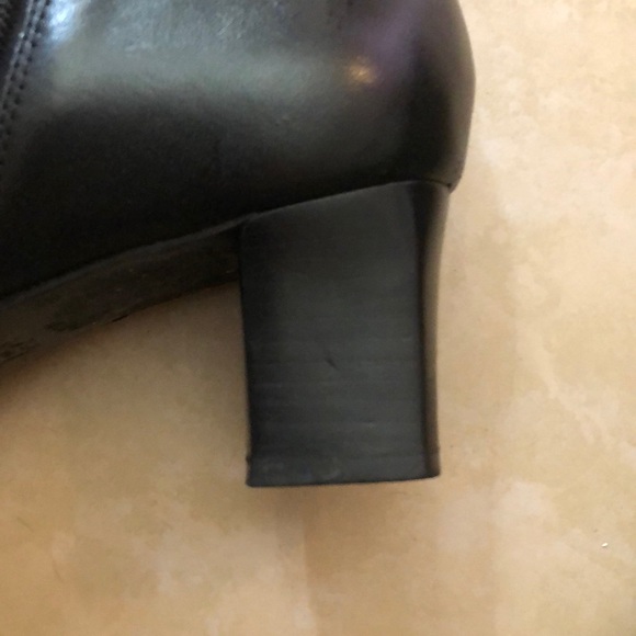 Black short boots - Picture 2 of 4